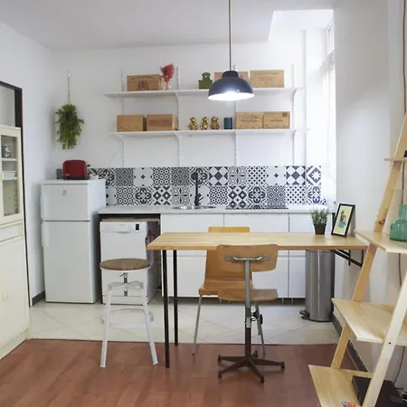Practical And Cosy Nest In A Good Location Paris